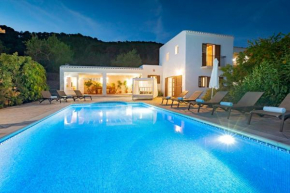 Villa in Ibiza Town, sleeps 11 - Can Monte